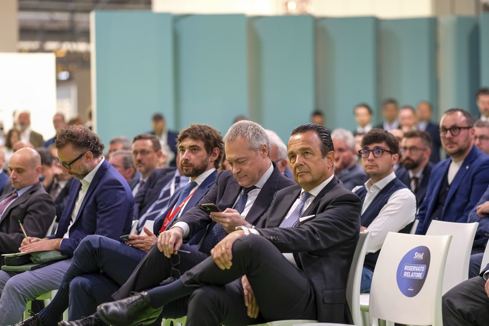 //madeinsteel21.s3.amazonaws.com/widget-photosphrase/Edizione_-_conference_photo5_8FC37039-4663-0D77-4037-F3857A63025F.jpg